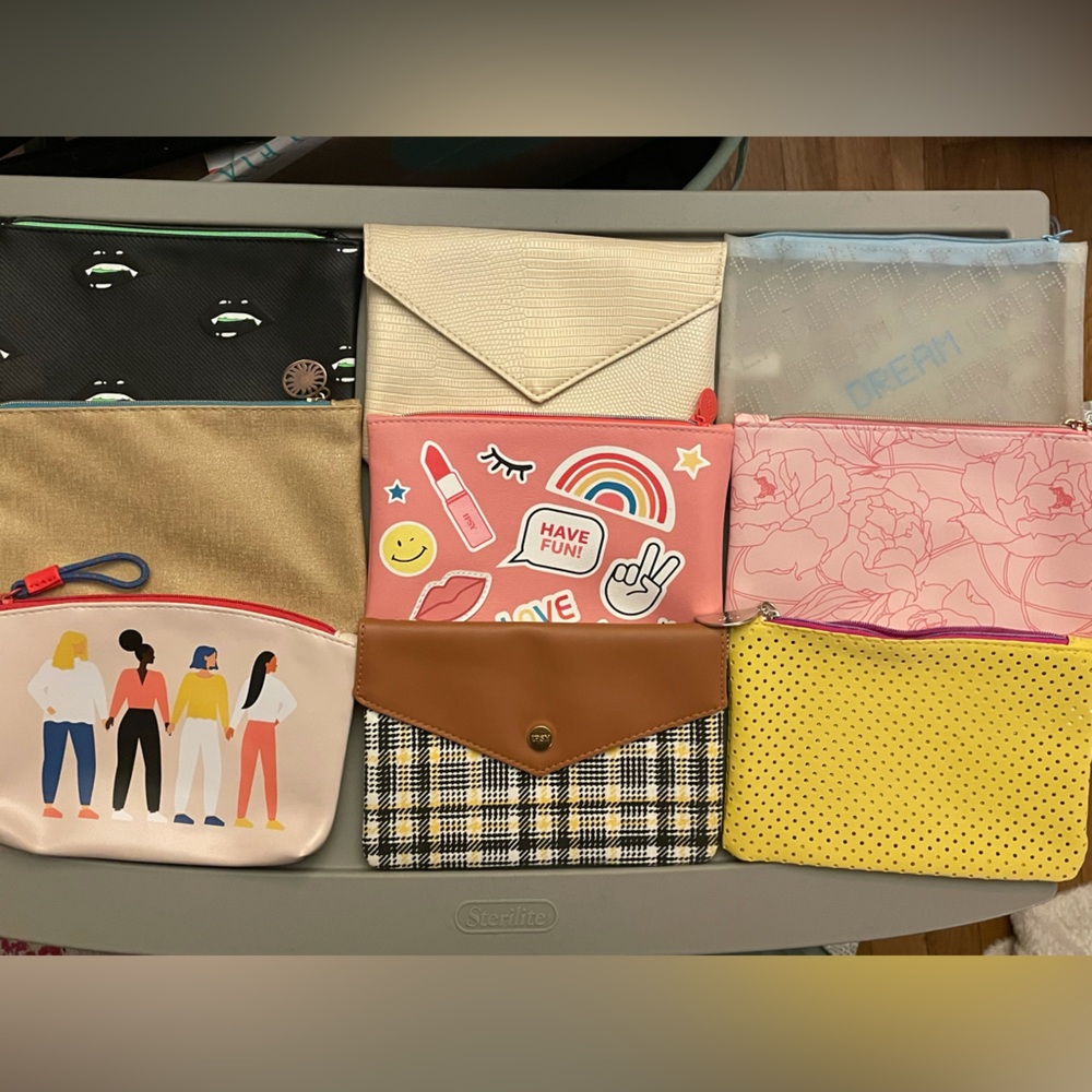 (11) Ipsy Bags